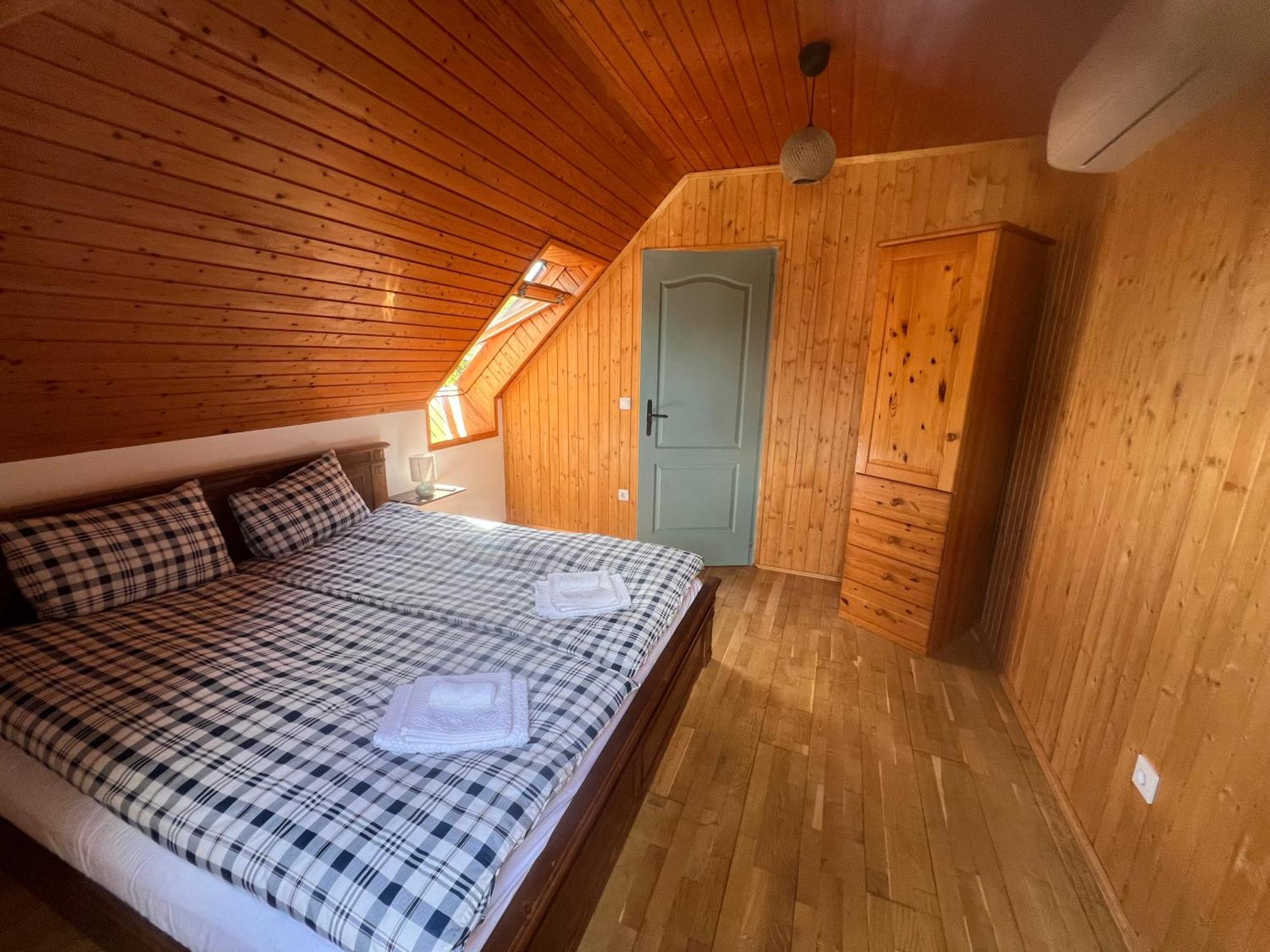 Bor Es Kenyer Hotel Hegymagas Ngoại thất bức ảnh
